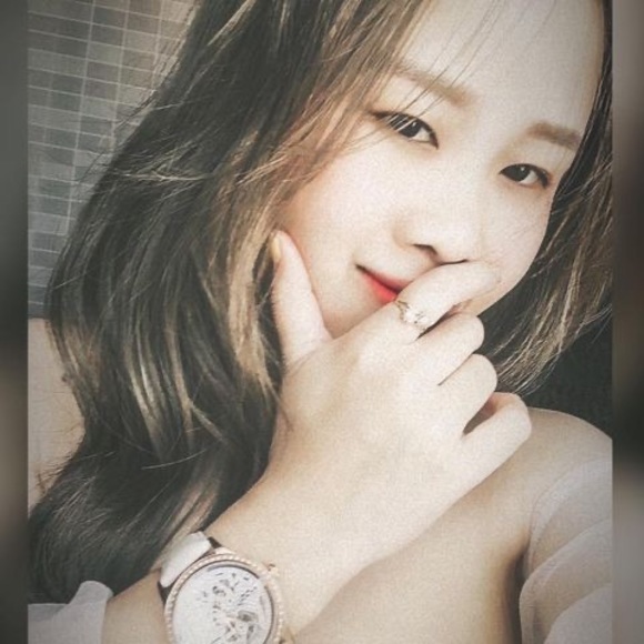 Meet your Posher, Huyền - Picture 1 of 1